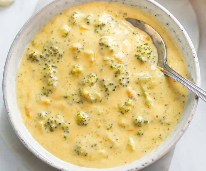 Cheesy broccoli and vegetable soup