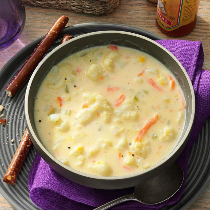 Simple cheesy cauliflower soup