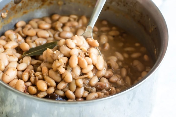 Mammaks pinto beans with ground beef