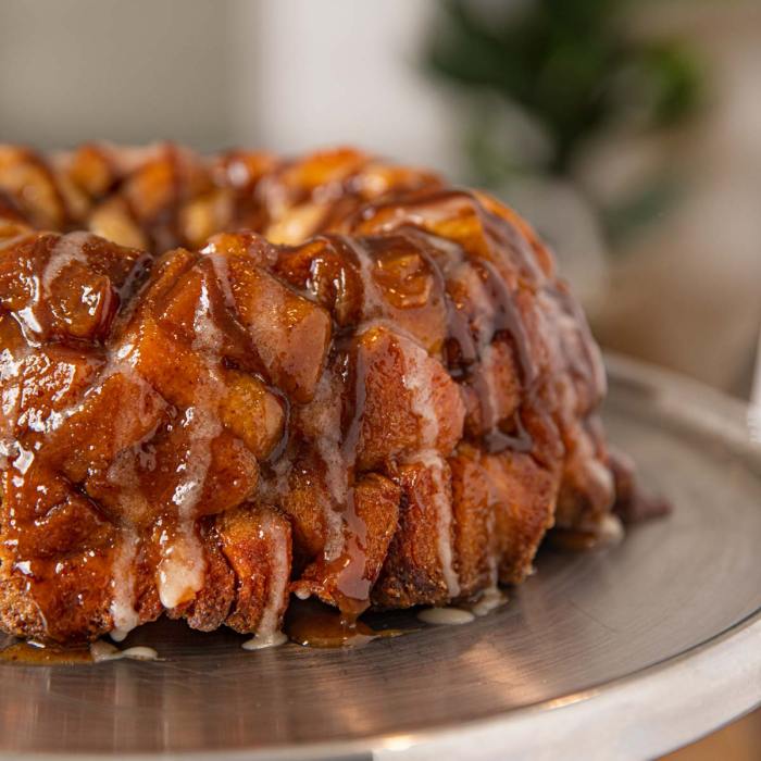 Cinnamon roll monkey bread