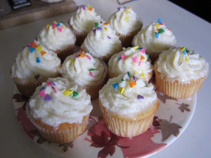 Apple and coconut milk cupcakes