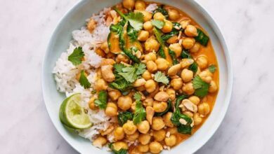 Clean eating coconut chickpea curry