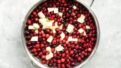 Cranberry sauce with apples