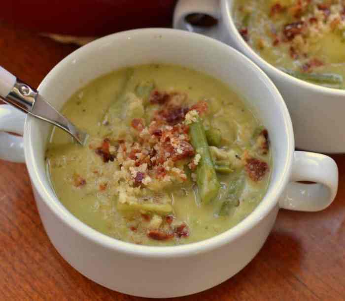 Creamy asparagus potato soup