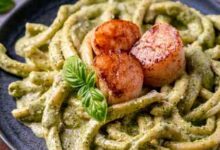 Scallops with pesto cream sauce