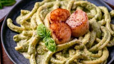 Scallops with pesto cream sauce