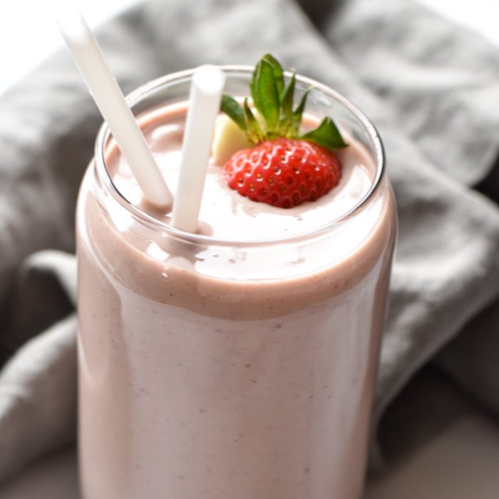 Strawberry banana peanut butter smoothie