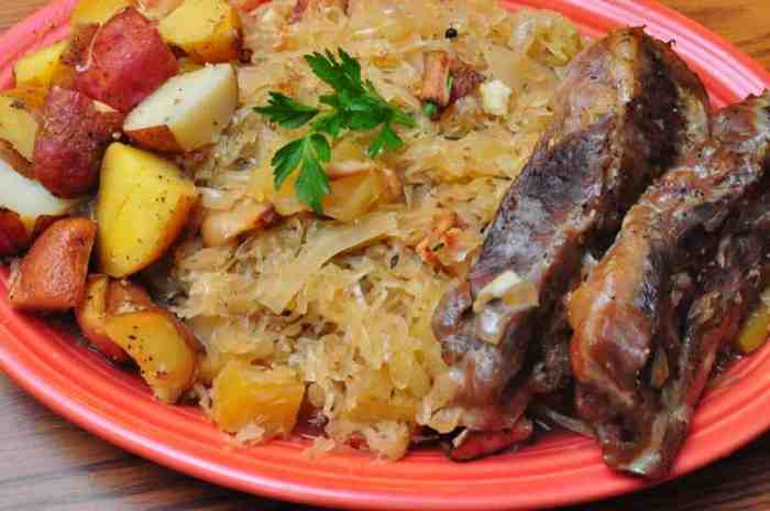 Slow cooker pork and sauerkraut with apples