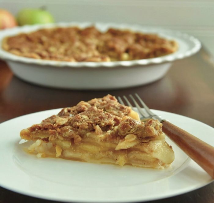 Dutch apple pie with oatmeal streusel