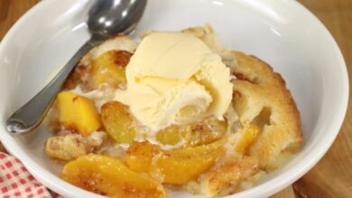 Easy fresh peach cobbler