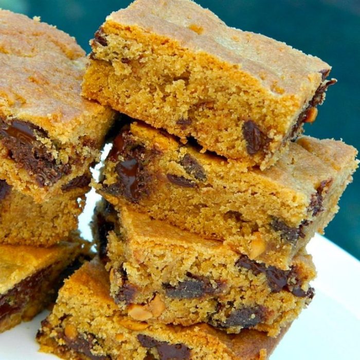 Peanut butter chocolate chunk bars