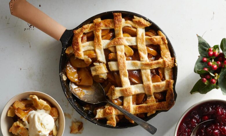 Iron skillet apple pie