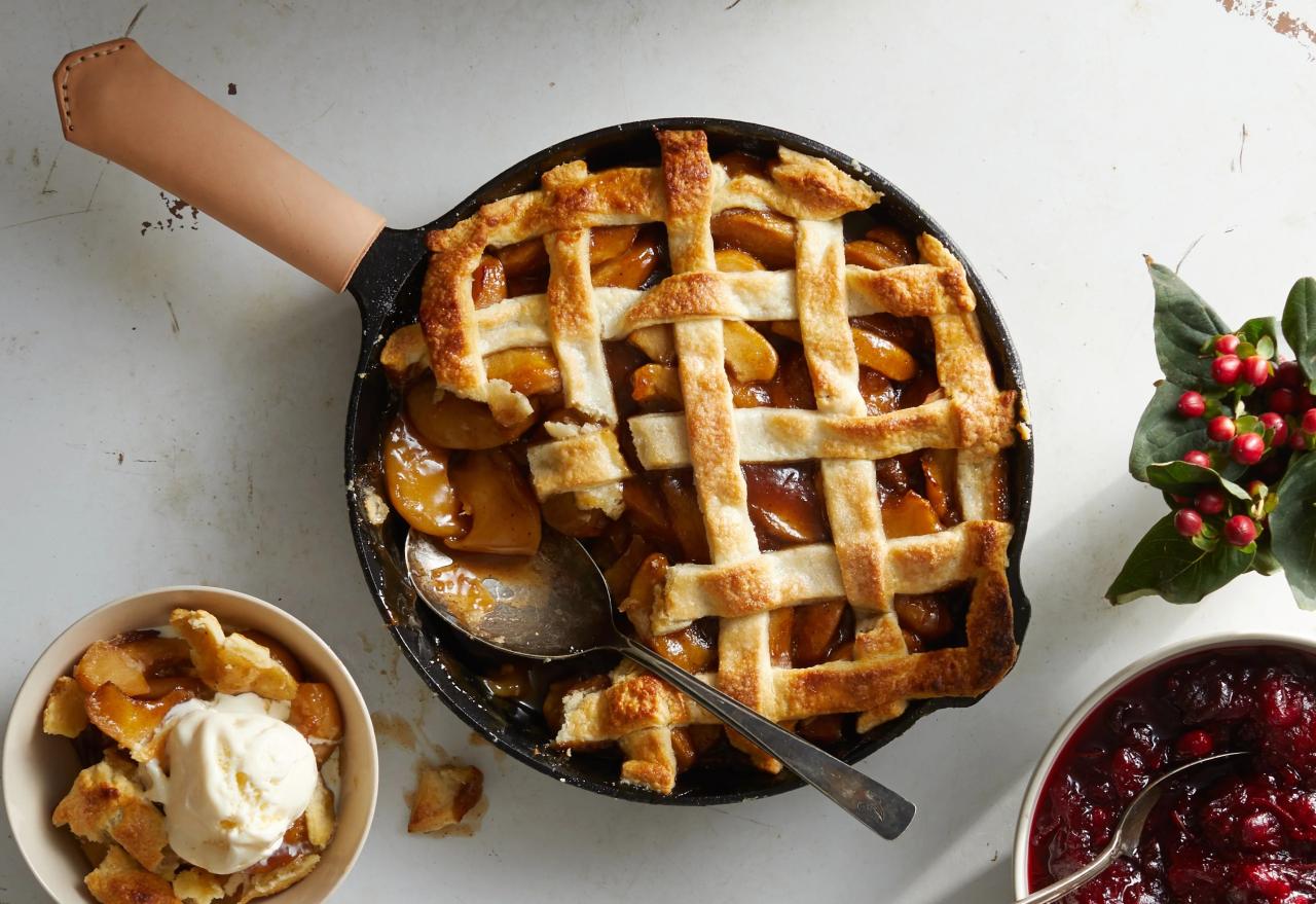 Iron skillet apple pie