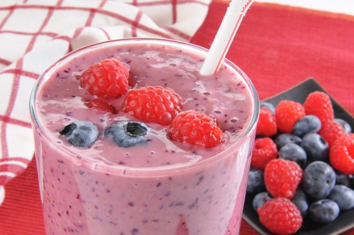 Fruit and yogurt smoothie