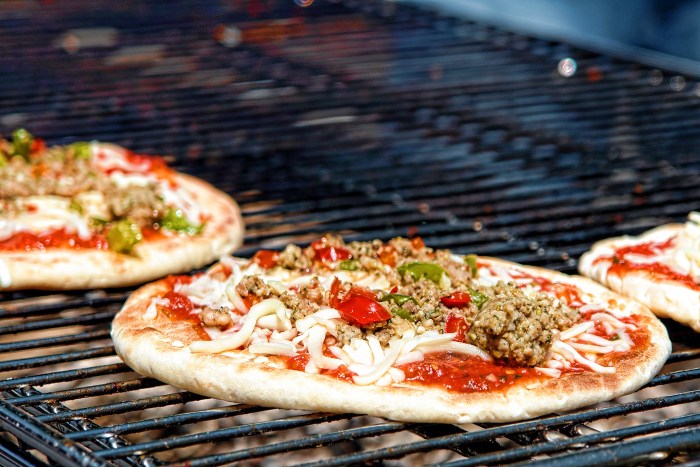 Pizza on the grill i