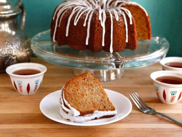 Apple honey bundt cake