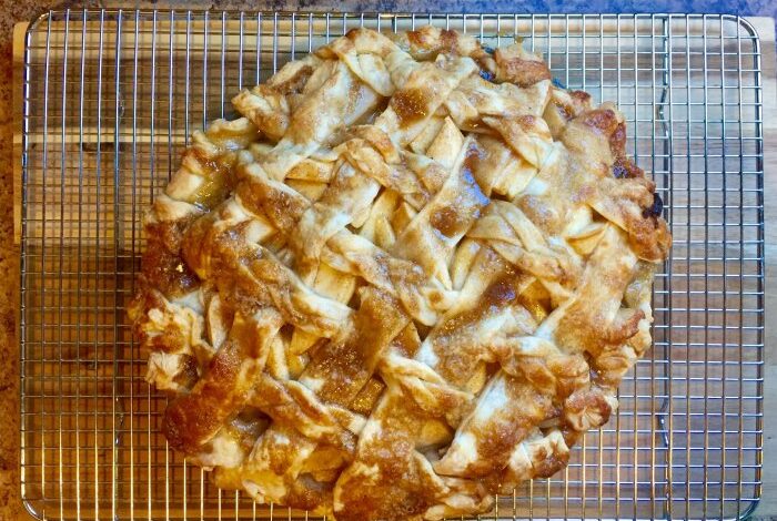 Salted caramel apple pie a la mode