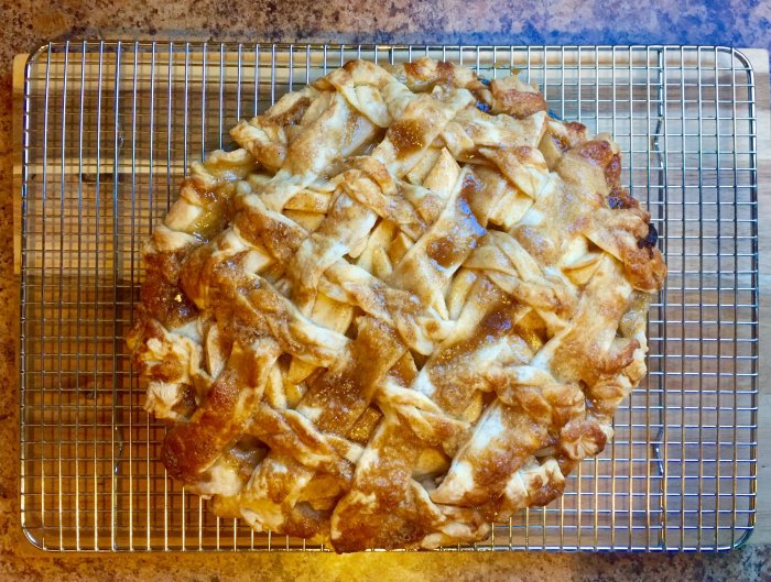 Salted caramel apple pie a la mode