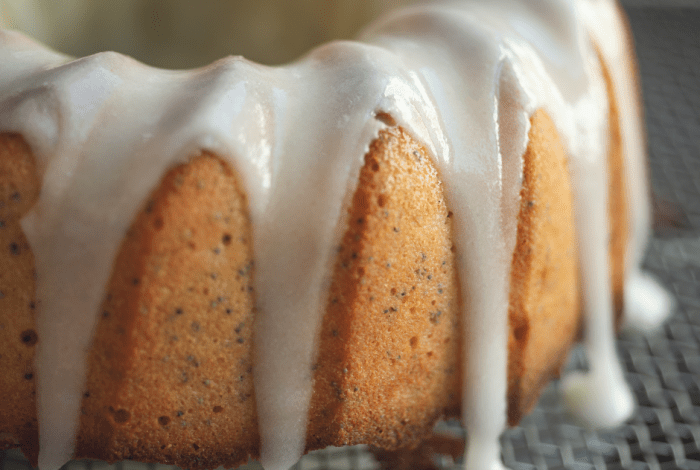 Cake bundt seed poppy lemon glazed