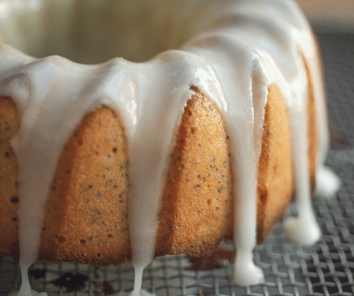 Cake bundt seed poppy lemon glazed