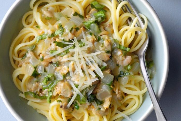 Linguine with clam sauce