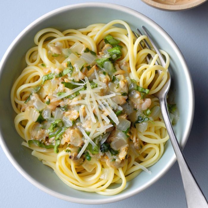 Linguine with clam sauce