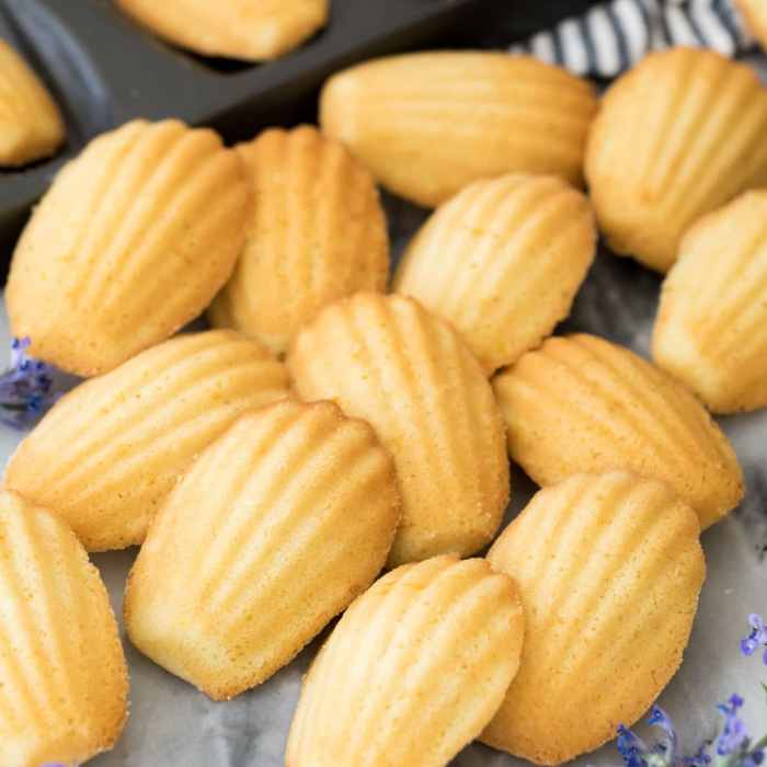 Madeleines madeline madelines easiest madeleine sugarspunrun desserts French butter cakes madeleines
