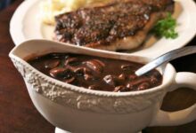 Mushroom sauce with red wine