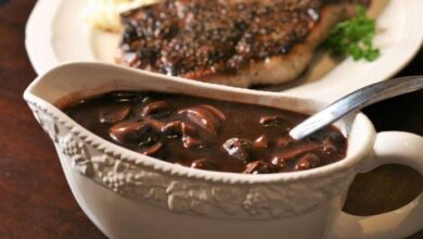 Mushroom sauce with red wine