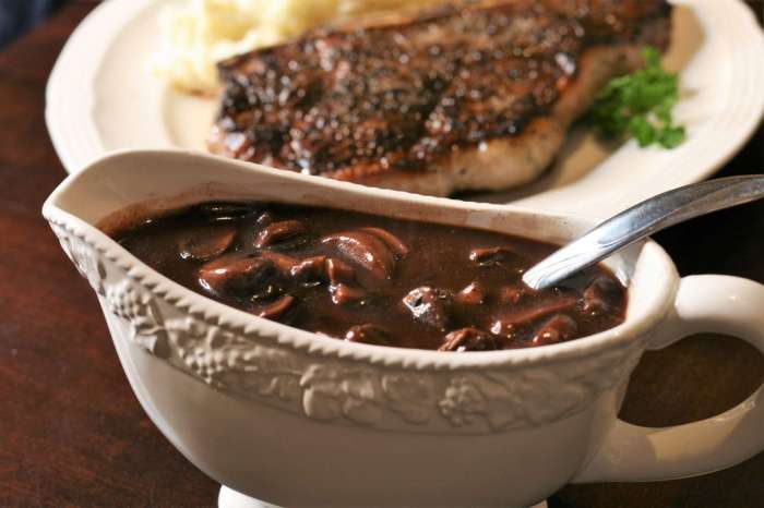 Mushroom sauce with red wine