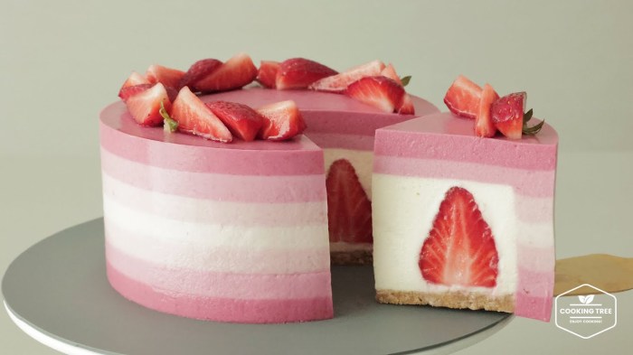 Double layer no bake strawberry cheesecake