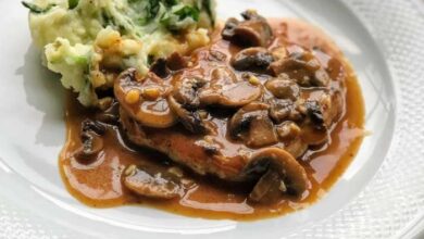 Pork chops in garlic mushroom sauce