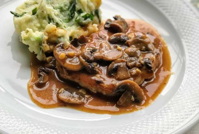 Pork chops in garlic mushroom sauce