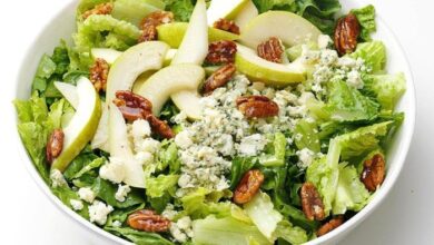 Pear and blue cheese salad