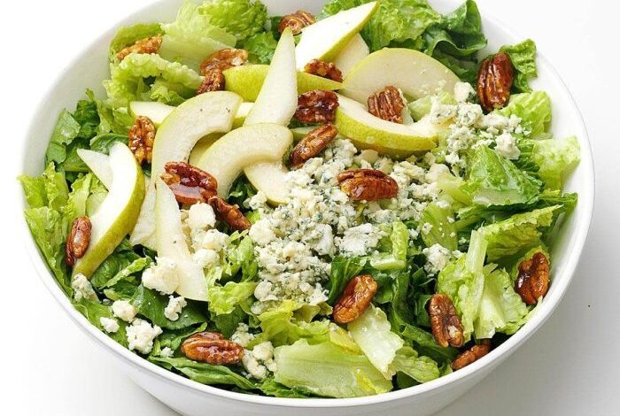 Pear and blue cheese salad