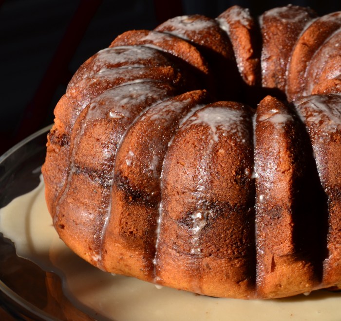 Sour cream coffee cake pecan yield