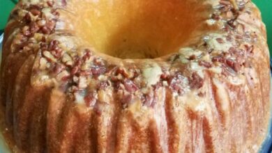 Pecan sour cream pound cake