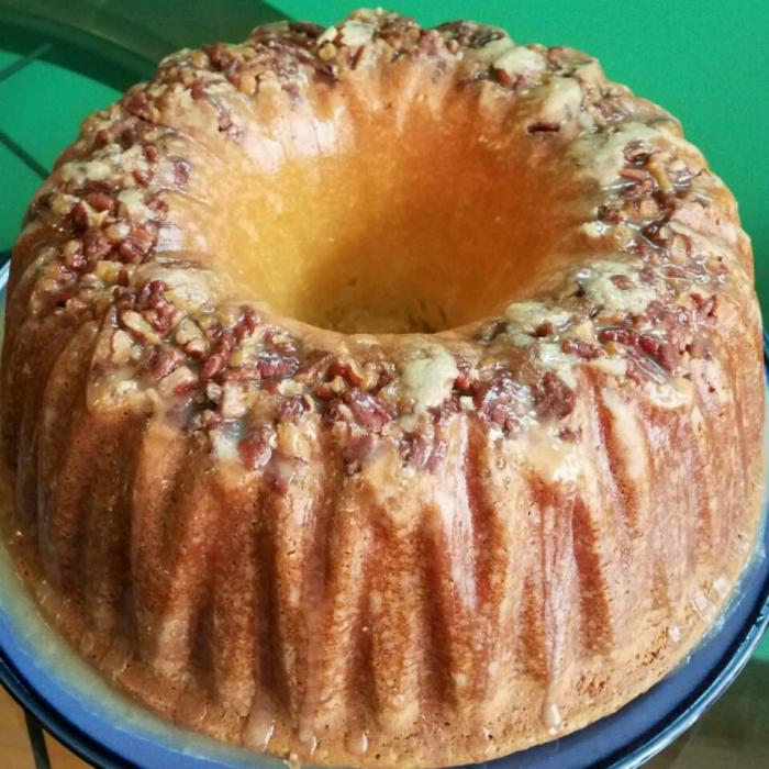 Pecan sour cream pound cake