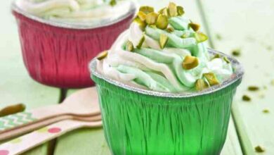 Pistachio ice cream dessert