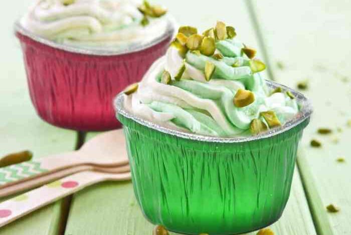 Pistachio ice cream dessert