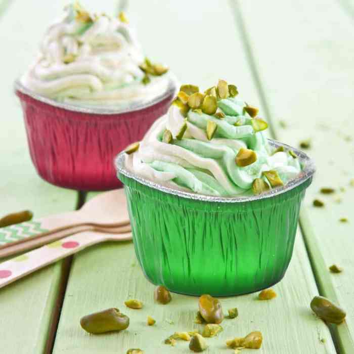 Pistachio ice cream dessert