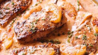 Pork chops with apple and cream sauce