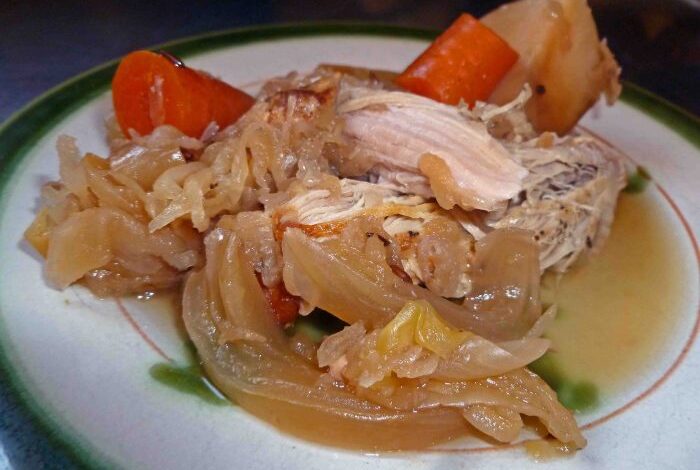 Slow cooker pork and sauerkraut with apples