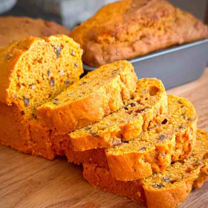 Pumpkin bread with raisins and pecans