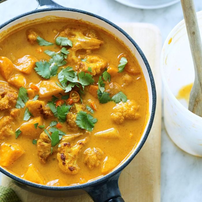 Roasted carrot and cauliflower curried soup