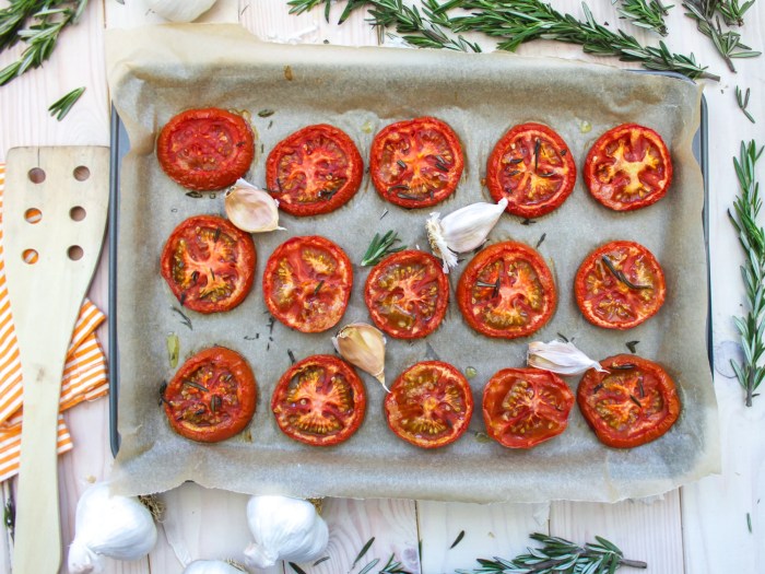 Roasted tomatoes with garlic