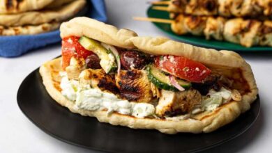 Chicken souvlaki with tzatziki sauce