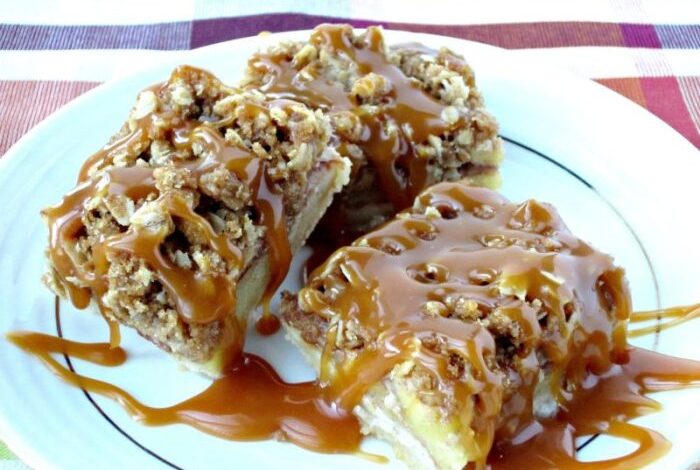 Easy caramel apple pie bars