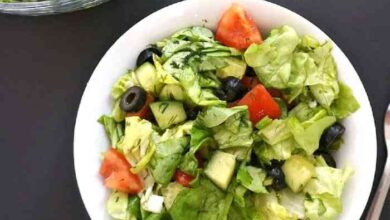 Simple red leaf salad