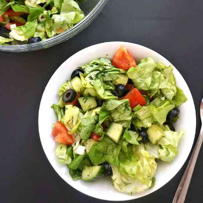 Simple red leaf salad